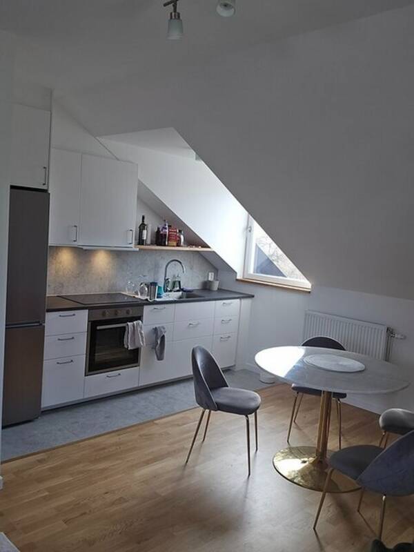 Lägenhet - Vindslägenhet Lägenhet - Vindslägenhet