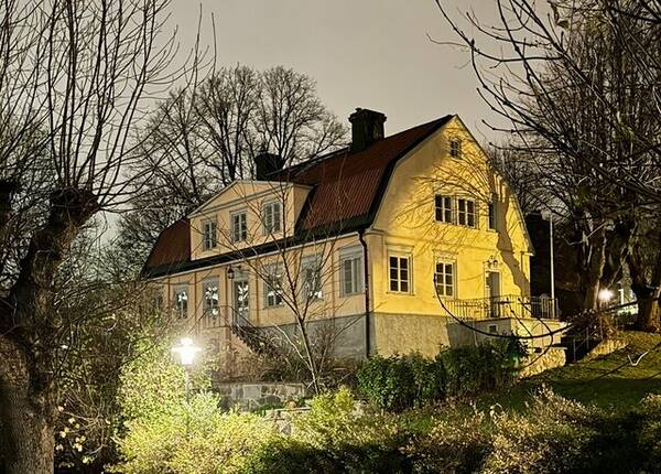 Hus - Hus centralt beläget i Solna Hus - Hus centralt beläget i Solna