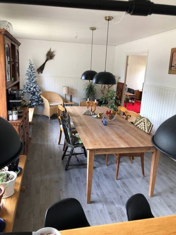 Hus - Luftigt kk med matplats o mycket ljus