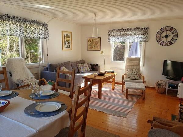 Sommarstuga - Fritidshus med stor tomt, vid sj