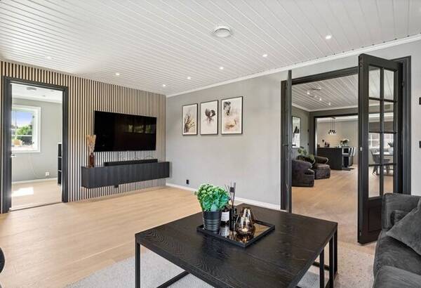 Hus - Villa p Eidsvoll verk