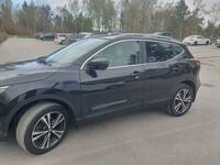 Svart Nissan Quashqai 