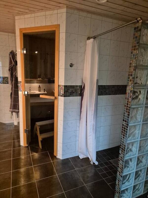 Hus - Stort badrum med bastu