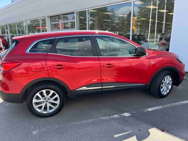 Fordon - Röd renault kadjar Fordon - Röd renault kadjar