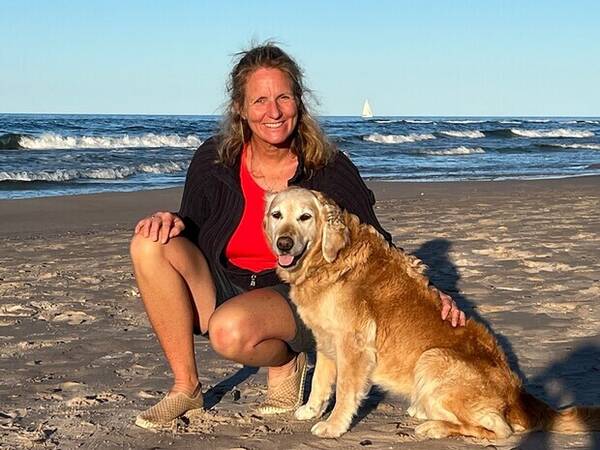 Hund - Jaktgolden, tik, vid namn Donna