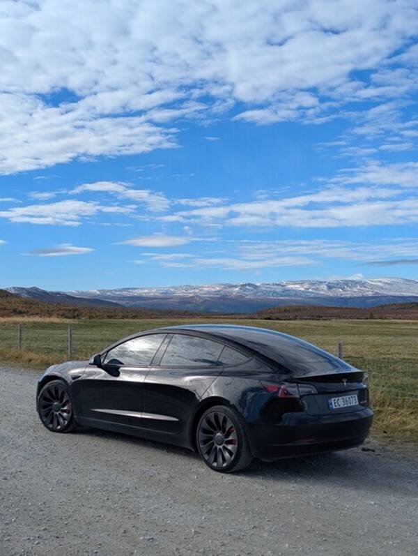 Kjrety - Tesla Model 3 Performance