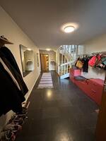 Hall, sovrum och en del av kket
