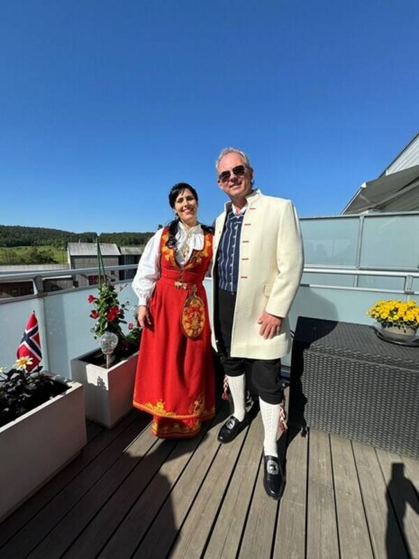 Revisitter - Romeriksbunad mann og kvinne Revisitter - Romeriksbunad mann og kvinne