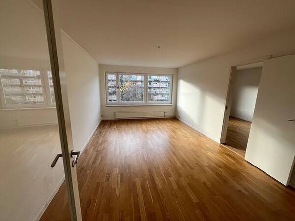 Lägenhet - Stor Lägenhet i Tyresö Centrum 