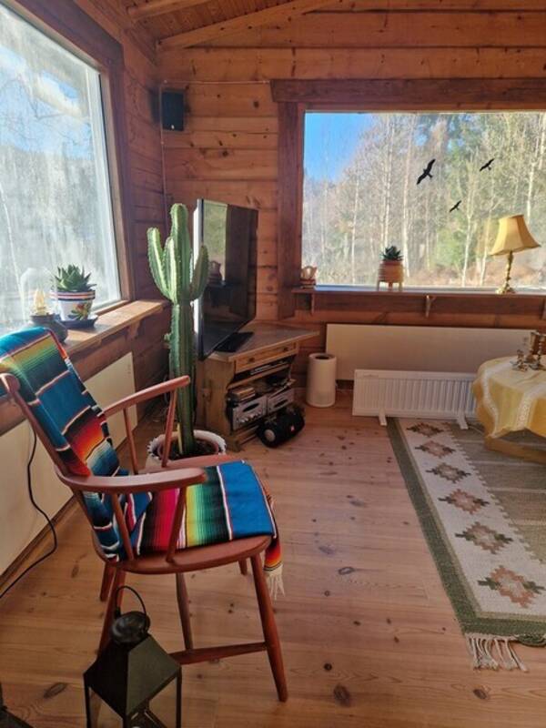 Sommarstuga - Timmer stuga i skogen