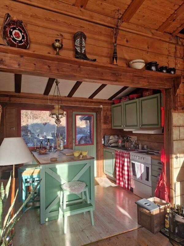 Sommarstuga - Timmer stuga i skogen