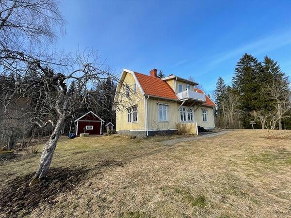 Hus - Mitt hus utanför Nora