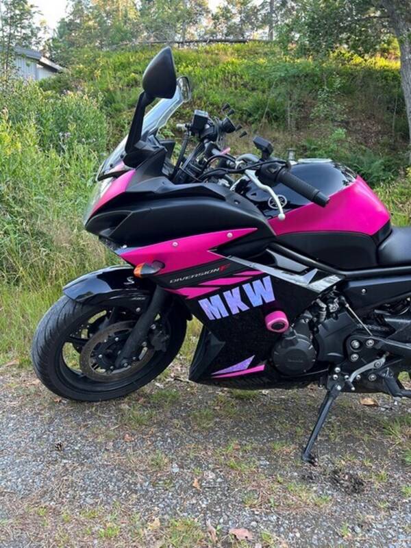 Fordon - Rosa motorcykel