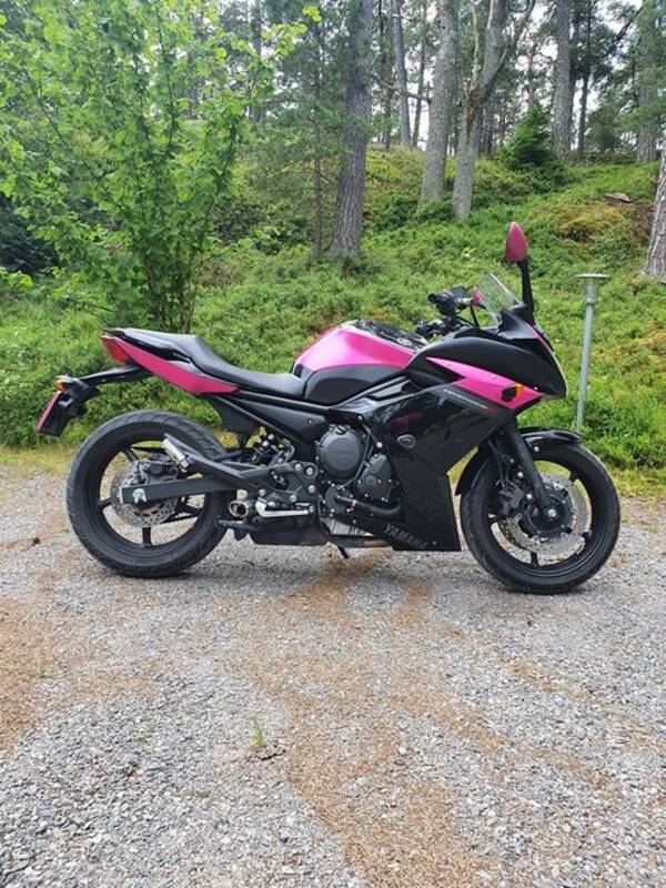 Fordon - Rosa motorcykel