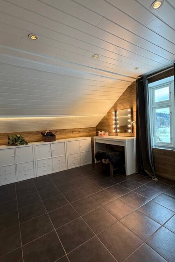 Hus - Gård, hus og stall 