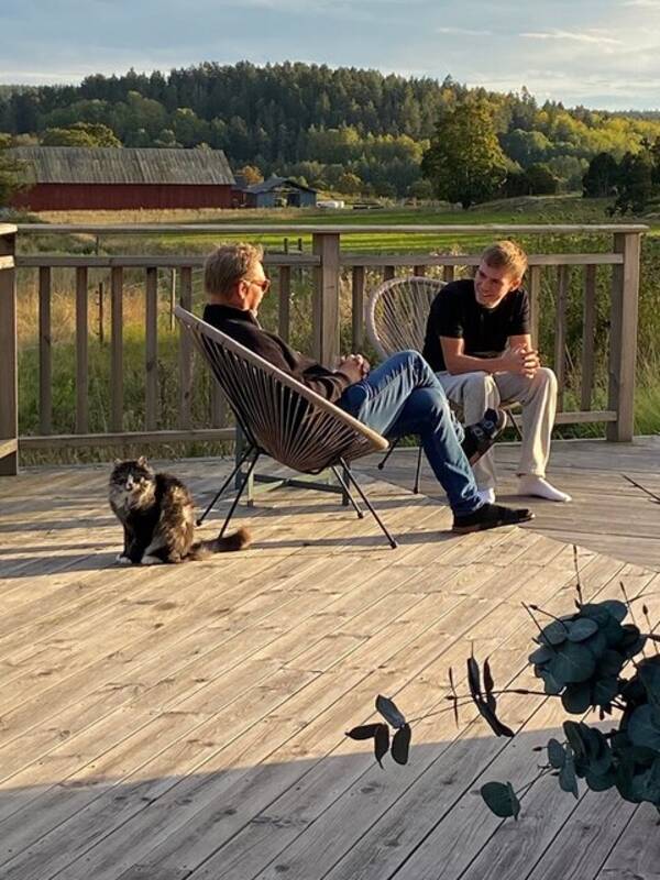 Katt - Pelle är en blandras och  familjär o mys