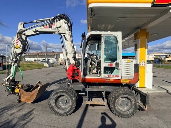 Fordon - Bil och grävmaskin