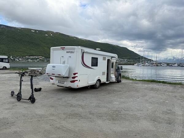 Fordon - Bil och grävmaskin