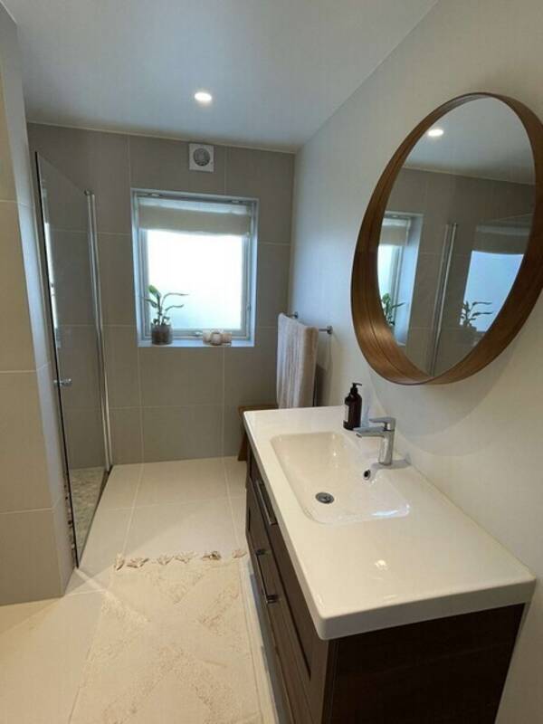 Leilighet - Baderom , soverom, gjesterom