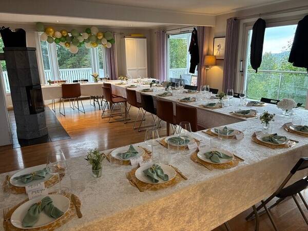 Hus - Hus med stor stue og kjøkken/ åpen løsni