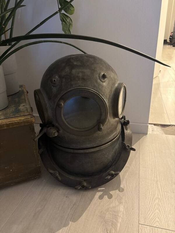 Rekvista - Dykarhjälm. 