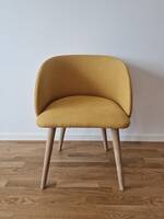 Stol/köksstol i currygult tyg