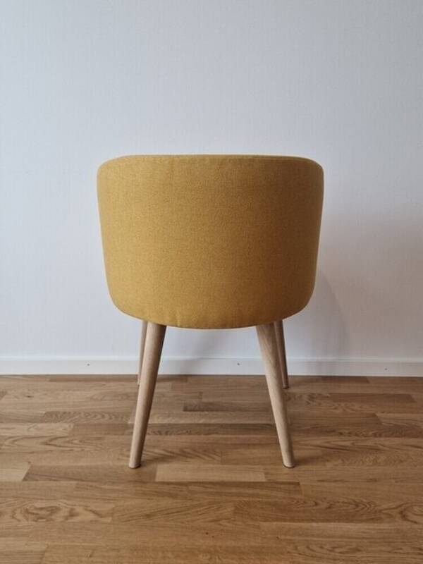 Rekvista - Stol/köksstol i currygult tyg