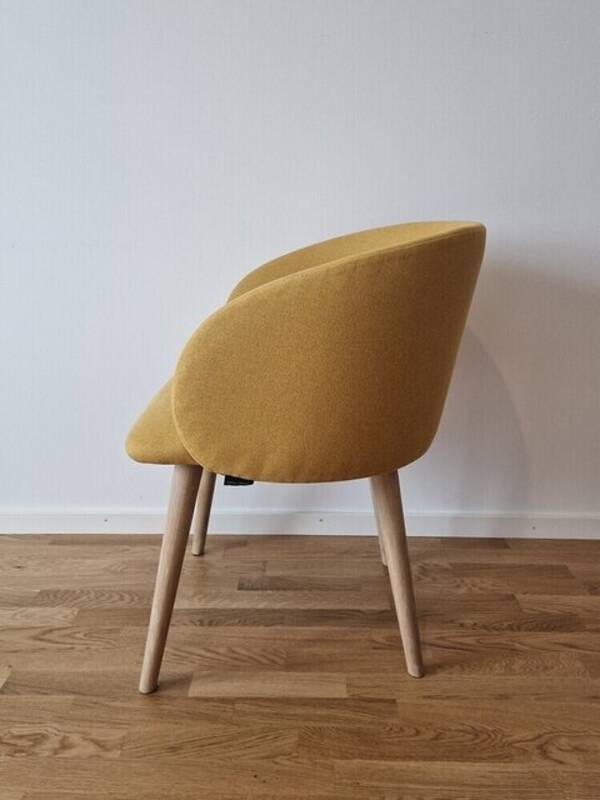 Rekvista - Stol/köksstol i currygult tyg