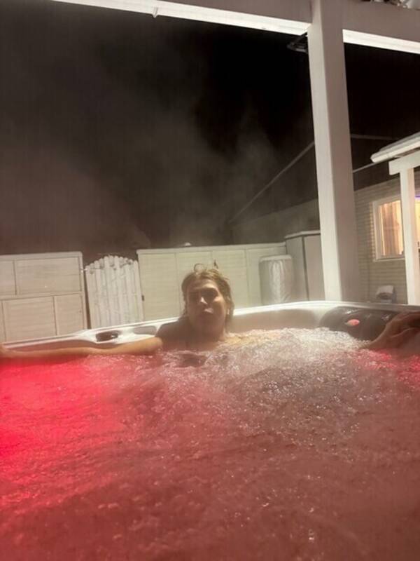 Hus - Med bubbelpool på gården 