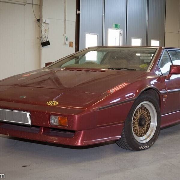 Fordon - Högerstyrd Lotus Esprit Turbo 1985