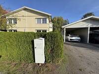 Parhus med carport, förråd & mysig liten