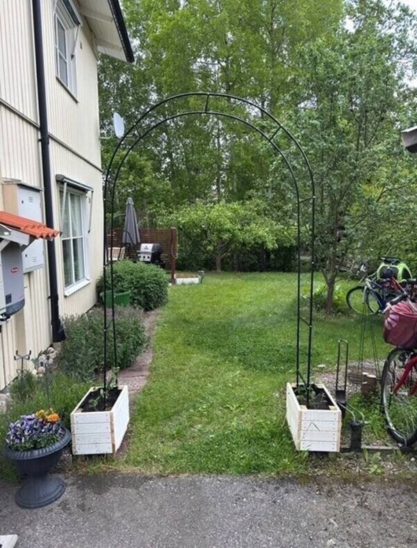 Hus - Parhus med carport, förråd & mysig liten