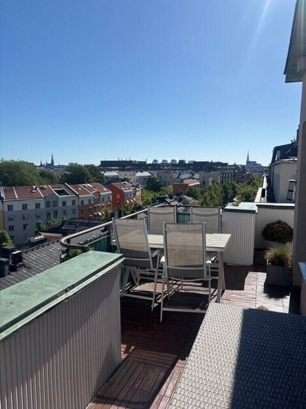 Lägenhet - Bostadsrätt högst upp med terrass
