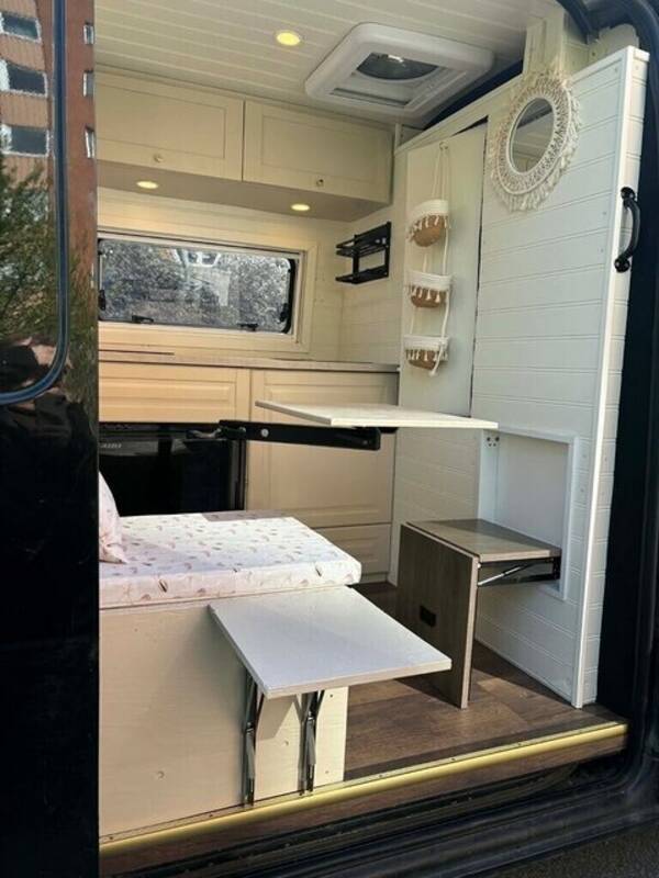 Fordon - Ombyggd campervan Renault Master 2017