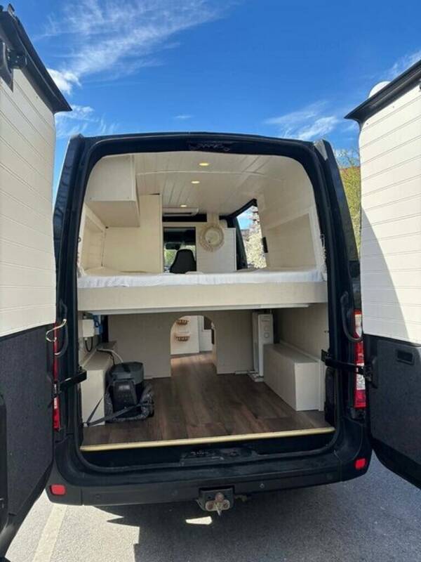 Fordon - Ombyggd campervan Renault Master 2017
