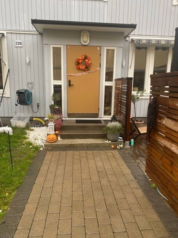 Hus - Hus i radhusområde i Tumba