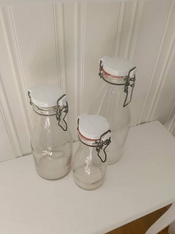 Rekvista - Gammal mjölk kannor glas
