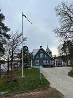 Sjönära hus med torn!