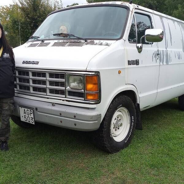 Fordon - Dodge Ram Van B350