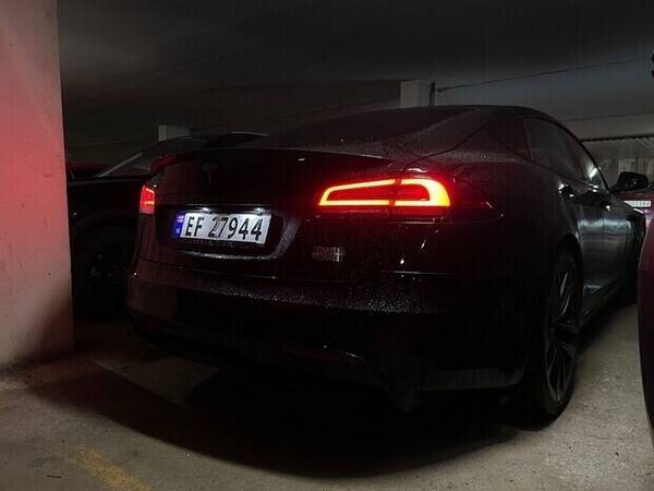Kjøretøy - Tesla S Plaid