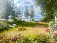 Stuga vid sjö 