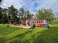 Stuga utanför Eskilstuna i skogen.