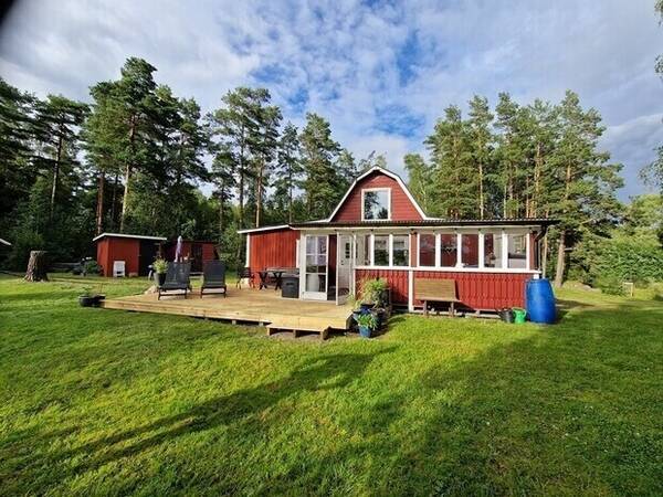 Sommarstuga - Stuga utanför Eskilstuna i skogen.